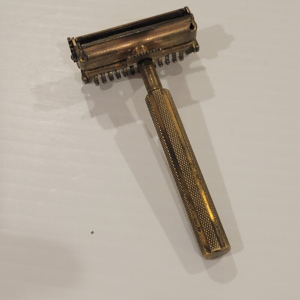 Vintage Valet Autostrop Safety Razor Gold tone. New York, USA